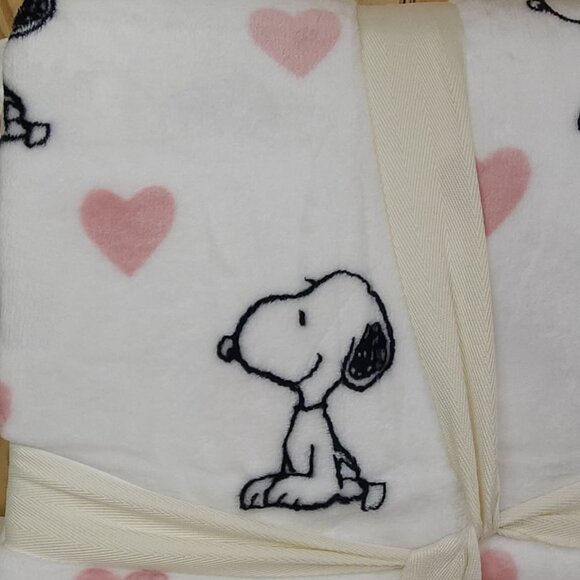 Peanuts VelvetLoft King Blanket 108"x90" By Berkshire Snoopy Hearts Soft Cozy - Picture 7 of 9